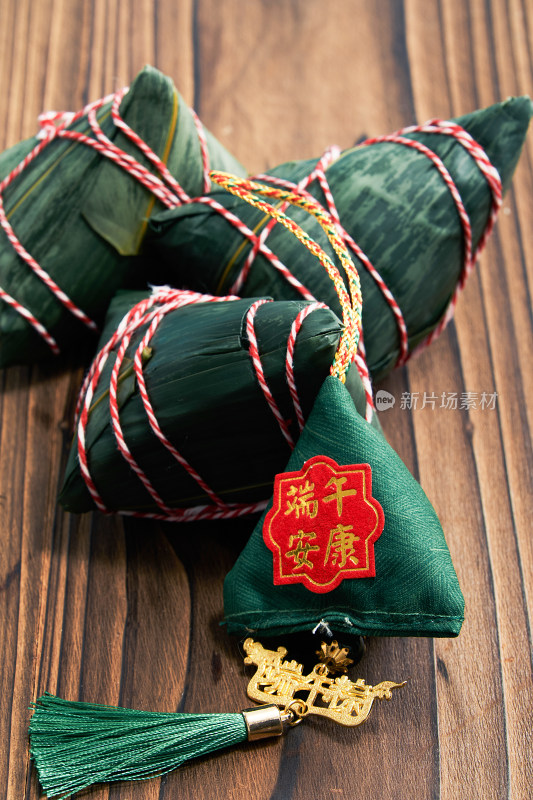 端午节传统美食粽子和香包