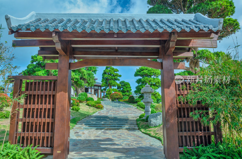 越南芽庄珍珠岛园林花园中式建筑木门