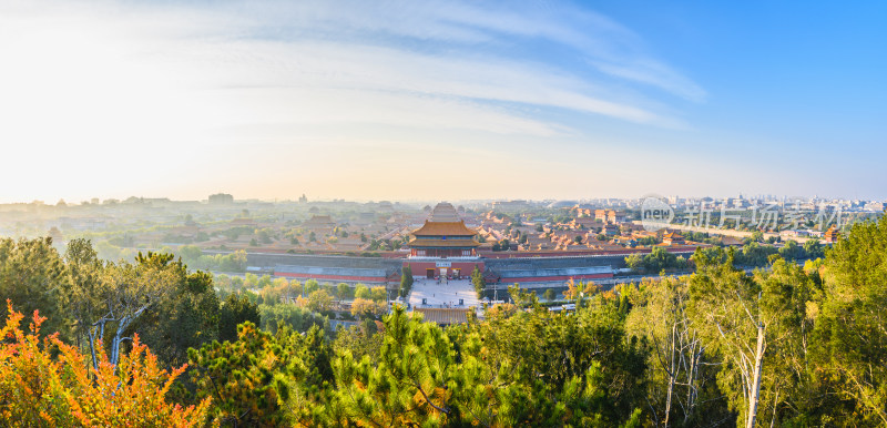 北京故宫博物院秋天早晨日出全景图横幅