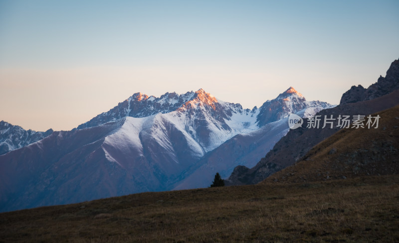 雪山日出日照金山自然风景