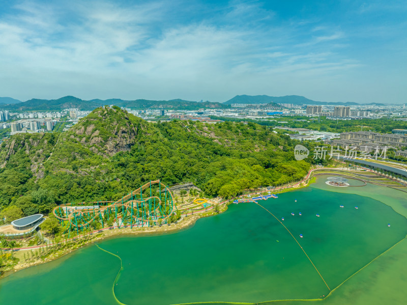 航拍夏季晴天下的苏州高新区狮山文化广场