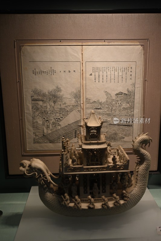 古风龙船模型与古画展示