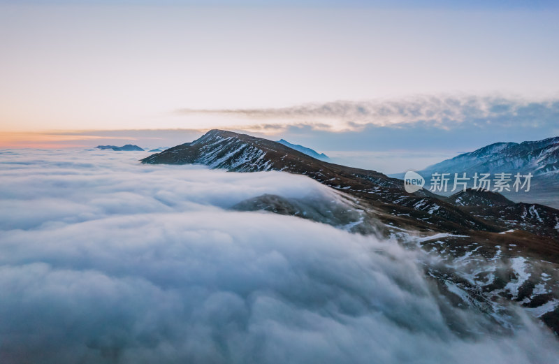 青海拉脊山云海日出