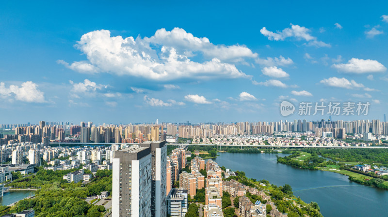 晴朗天气的湖北武汉金银湖城市风光俯拍