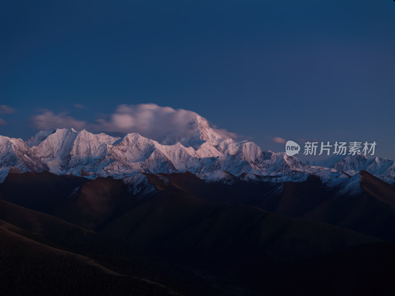 四川甘孜州木雅神山贡嘎神山雪山高空航拍