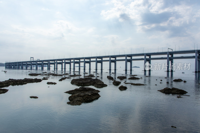 辽宁大连黑石礁公园与跨海大桥