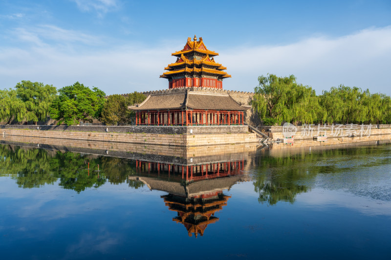 北京故宫紫禁城角楼护城河夏日倒影