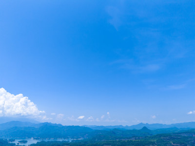 山川风景蓝天白云航拍图