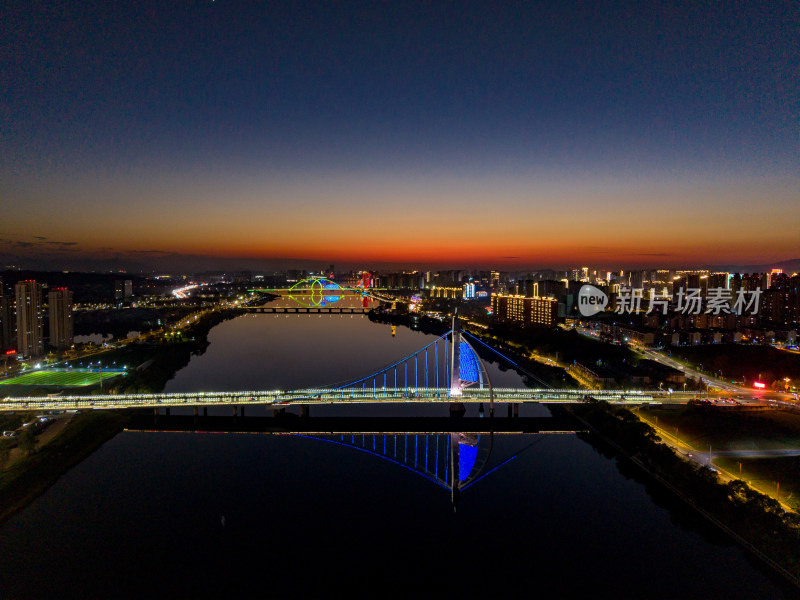 江西上饶城市夜景航拍图