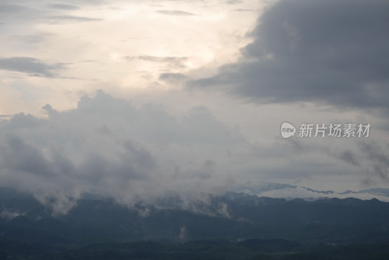 丹霞山大山里的天空