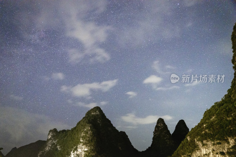 星空下的漓江夜景