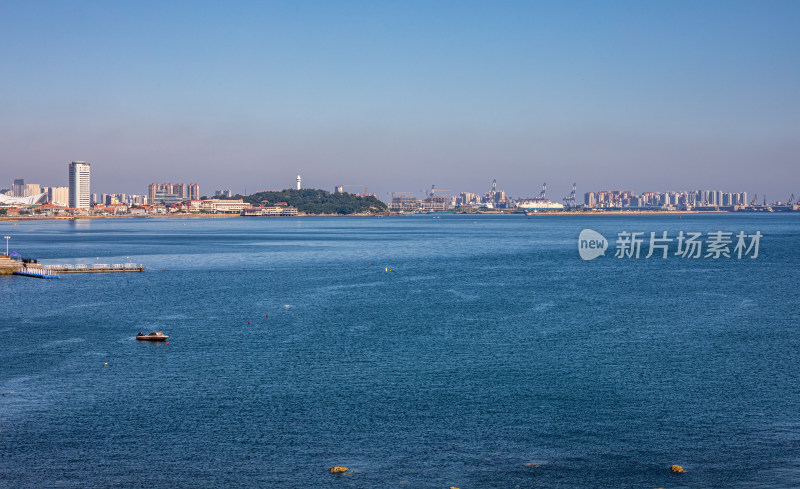 烟台东炮台遗址公园景观看烟台市海滨风光