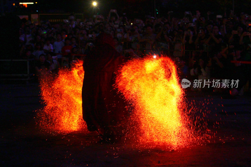 表演夜晚烟火非遗火焰