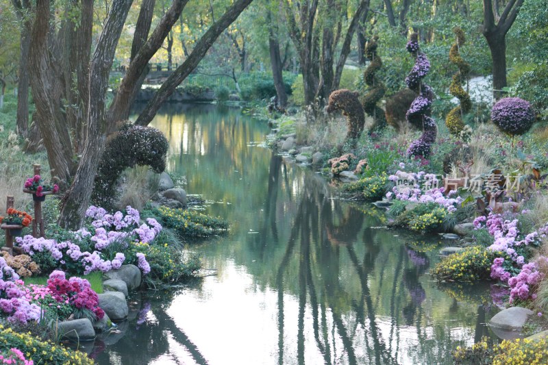 河畔花圃