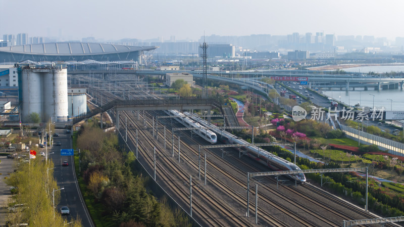 山东青岛火车东站高铁行驶进站出站航拍