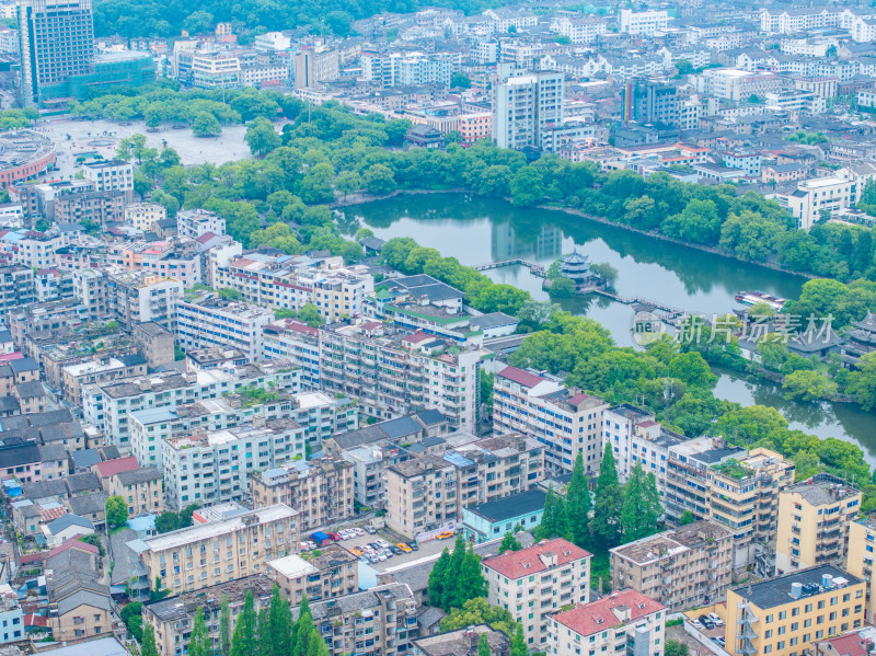 航拍浙江省台州市临海市东湖景区紫阳古街