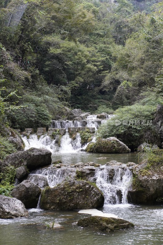 山间溪流瀑布自然景观