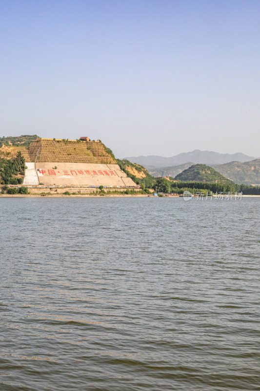 河南三门峡陕州公园天鹅湖黄河公园景点景观