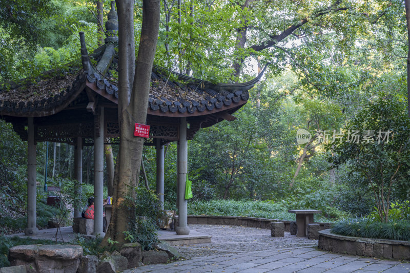 杭州宝石山景区栖霞洞景点