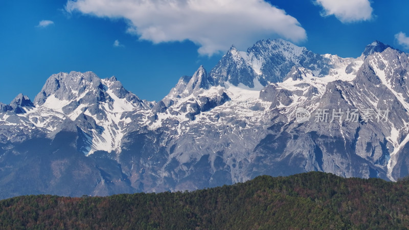 航拍云南玉龙雪山