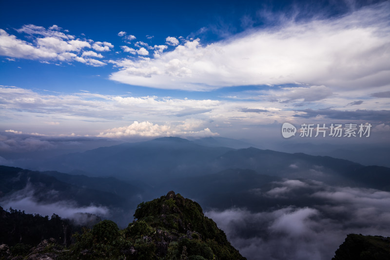 四川雅安牛背山云海