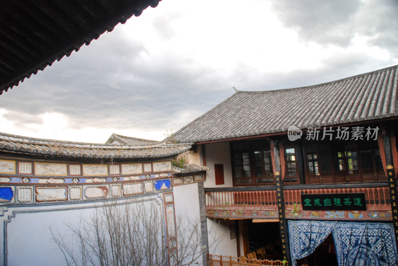 云南民居建筑庭院景象