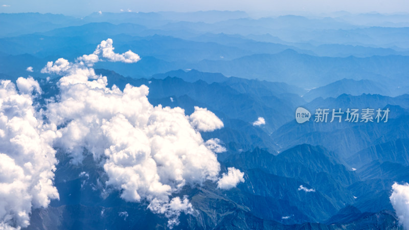 飞机上拍摄的甘南藏族自治州舟曲县的群山