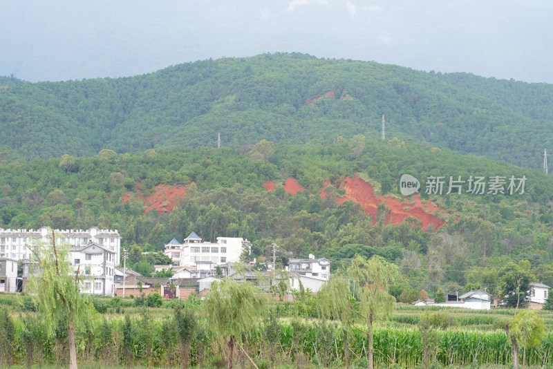 山村田园与青山景色