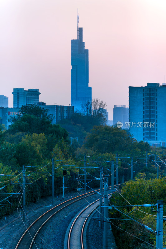 紫峰大厦与铁路轨道