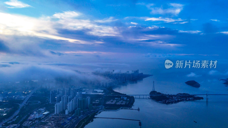 广东汕头妈屿岛旅游区海湾大桥清晨航拍图