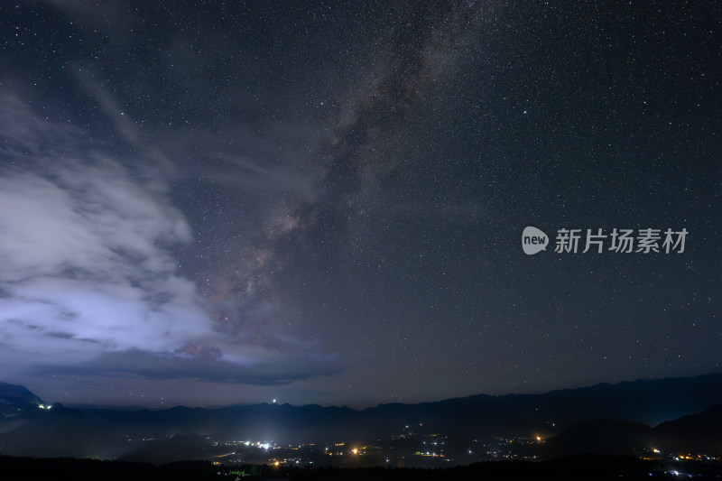 山间夜景星空银河