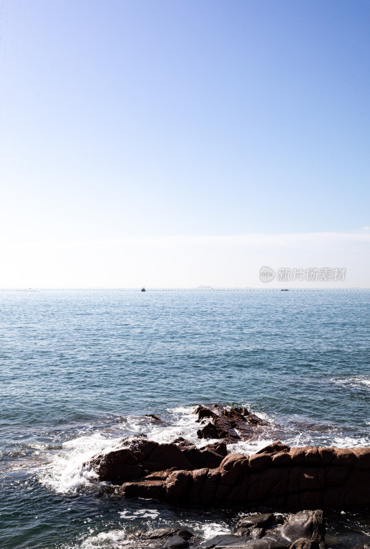 山东青岛第三海水浴场海滨海岸海滩海天景观