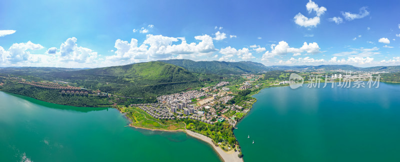 航拍云南阳宗海湖光山色全景图