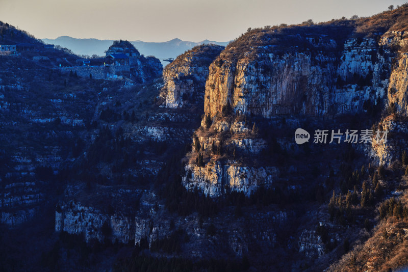 夕阳下的潭溪山