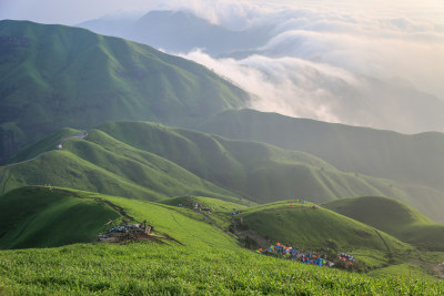 唯美清晨高山日出云海 武功山高山草甸