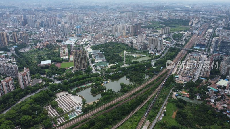 广东东莞：航拍途经常平镇的铁路