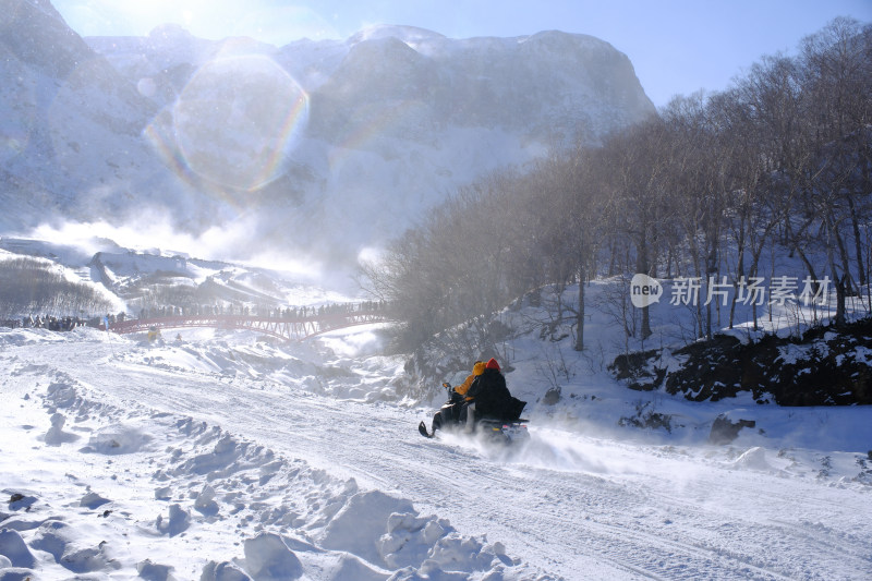 长白山雪地摩托车道