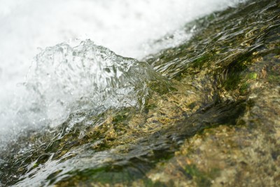 小溪流水