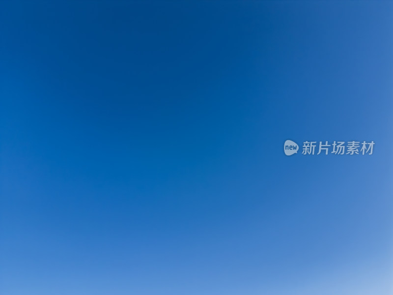 无人机高空航拍纯净的蓝天背景