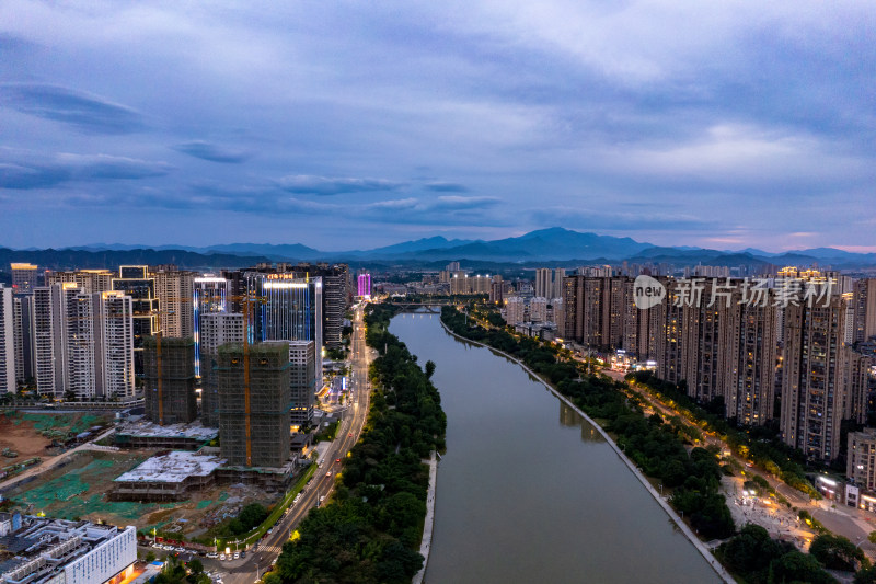 江西宜宾城市夜幕降临河流风景航拍图