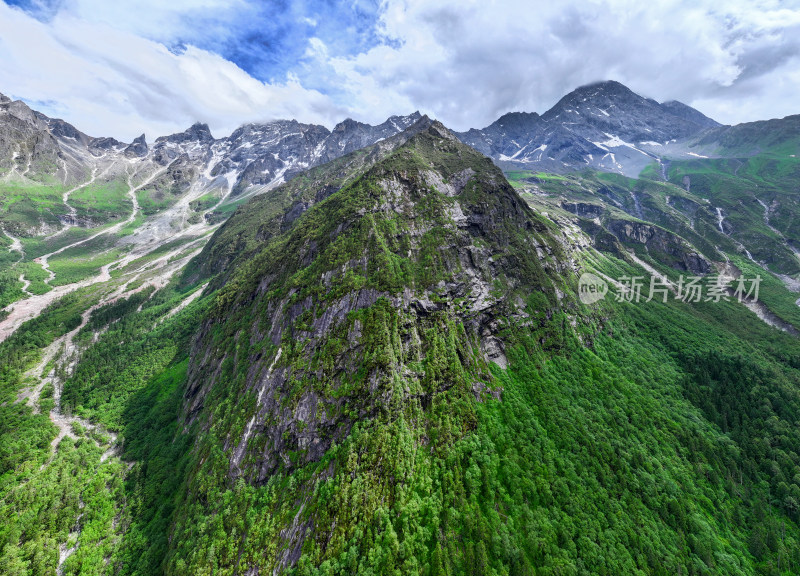 四川阿坝理县理小路自驾游沿途高山雪山