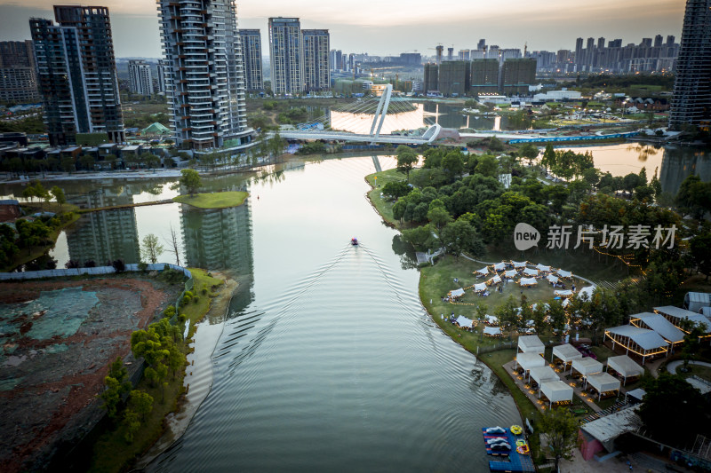 成都高端社区麓湖航拍视角全景图