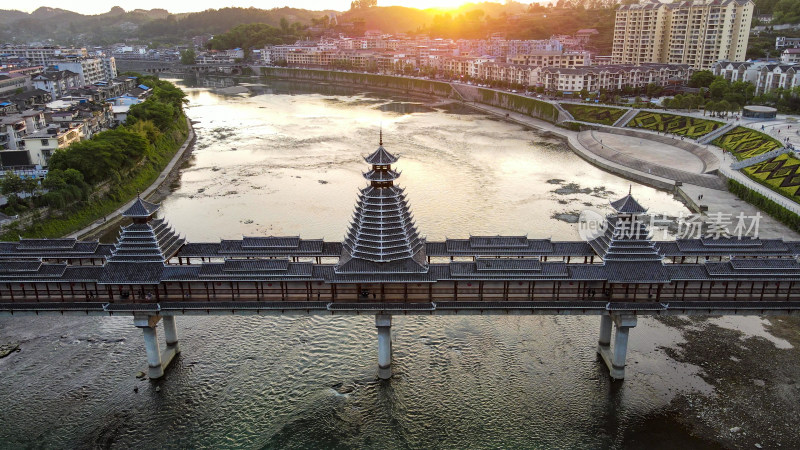 航拍湖南新晃风雨桥地标建筑