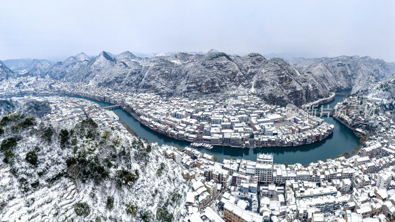 航拍东方威尼斯镇远古城雪景