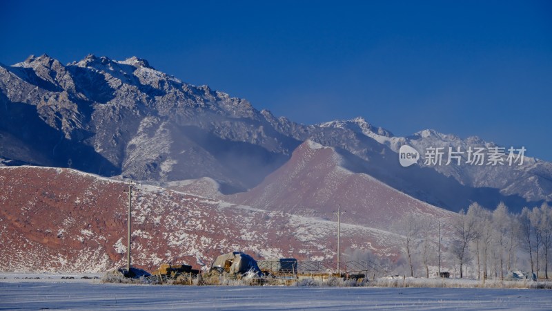 雪山 雾凇  村庄