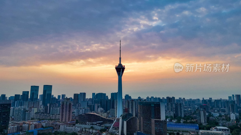 晚霞中的成都天府熊猫塔航拍图