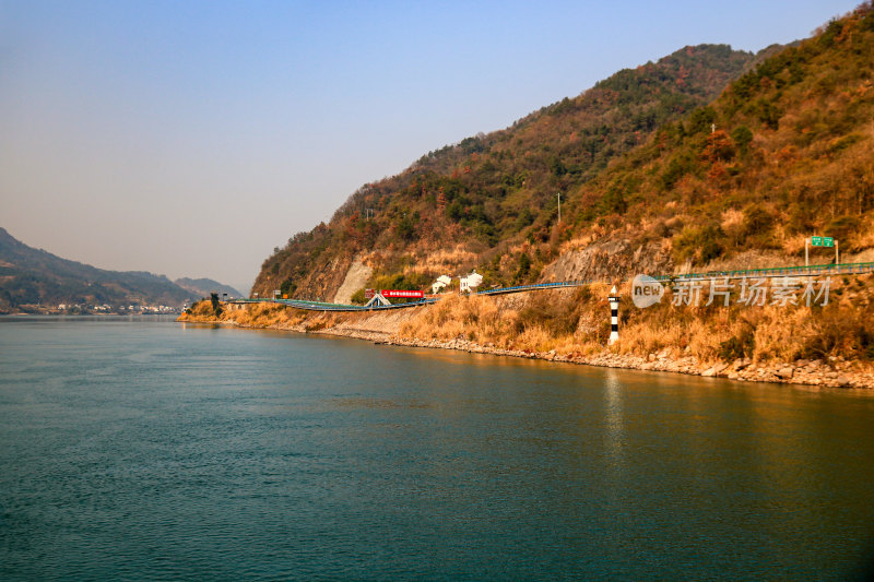 三峡坝区绿水青山就是金山银山G348国道