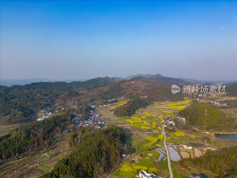 南方丘陵山川美丽乡村农田航拍摄影图