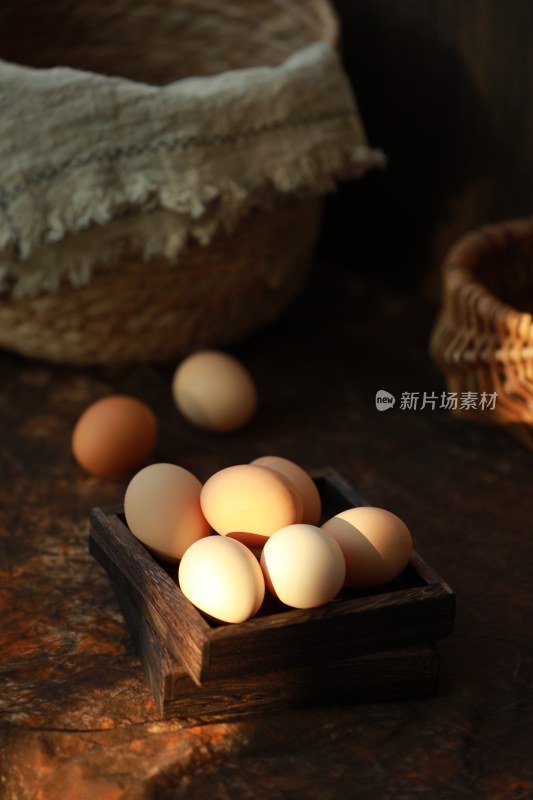 一篮子有机鸡蛋健康饮食生活方式