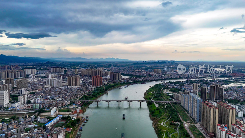 广东肇庆西江两岸夜景灯光航拍图